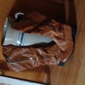 Brown boots. Made in China